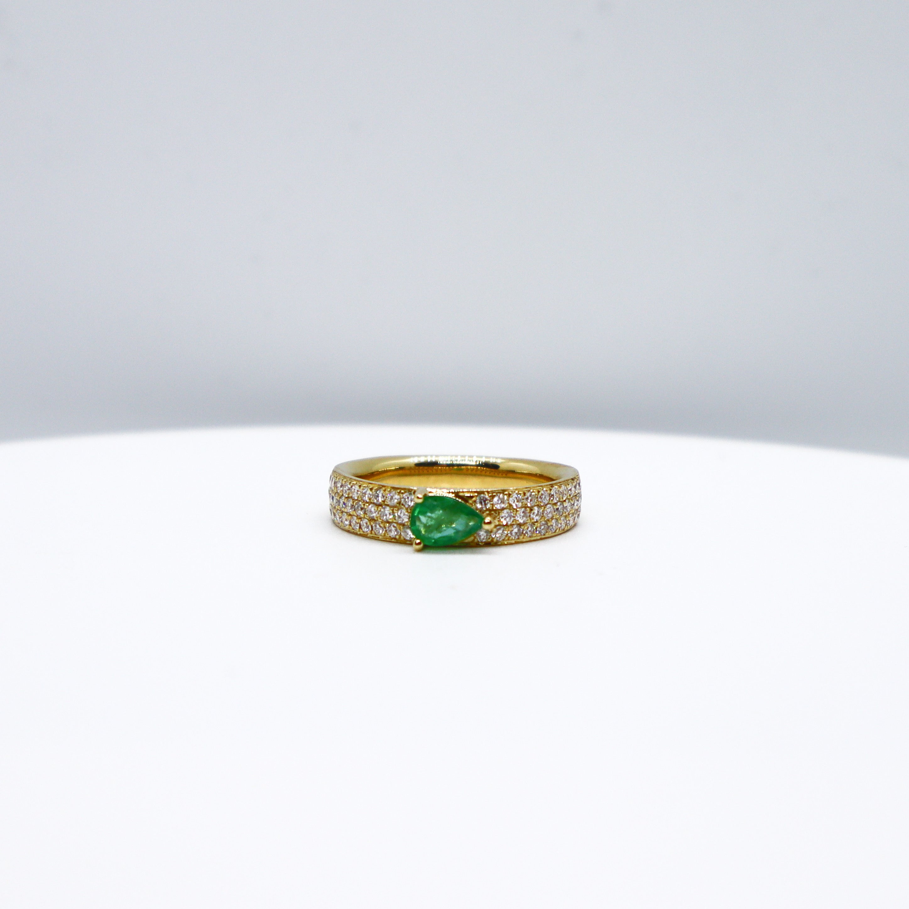 Anillo de Esmeralda con Diamantes