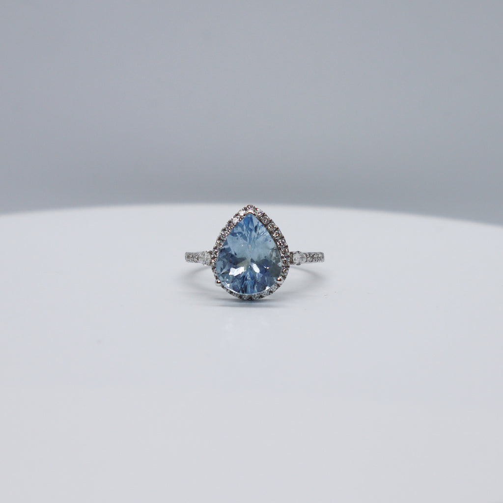 Anillo de Aguamarina con Diamantes