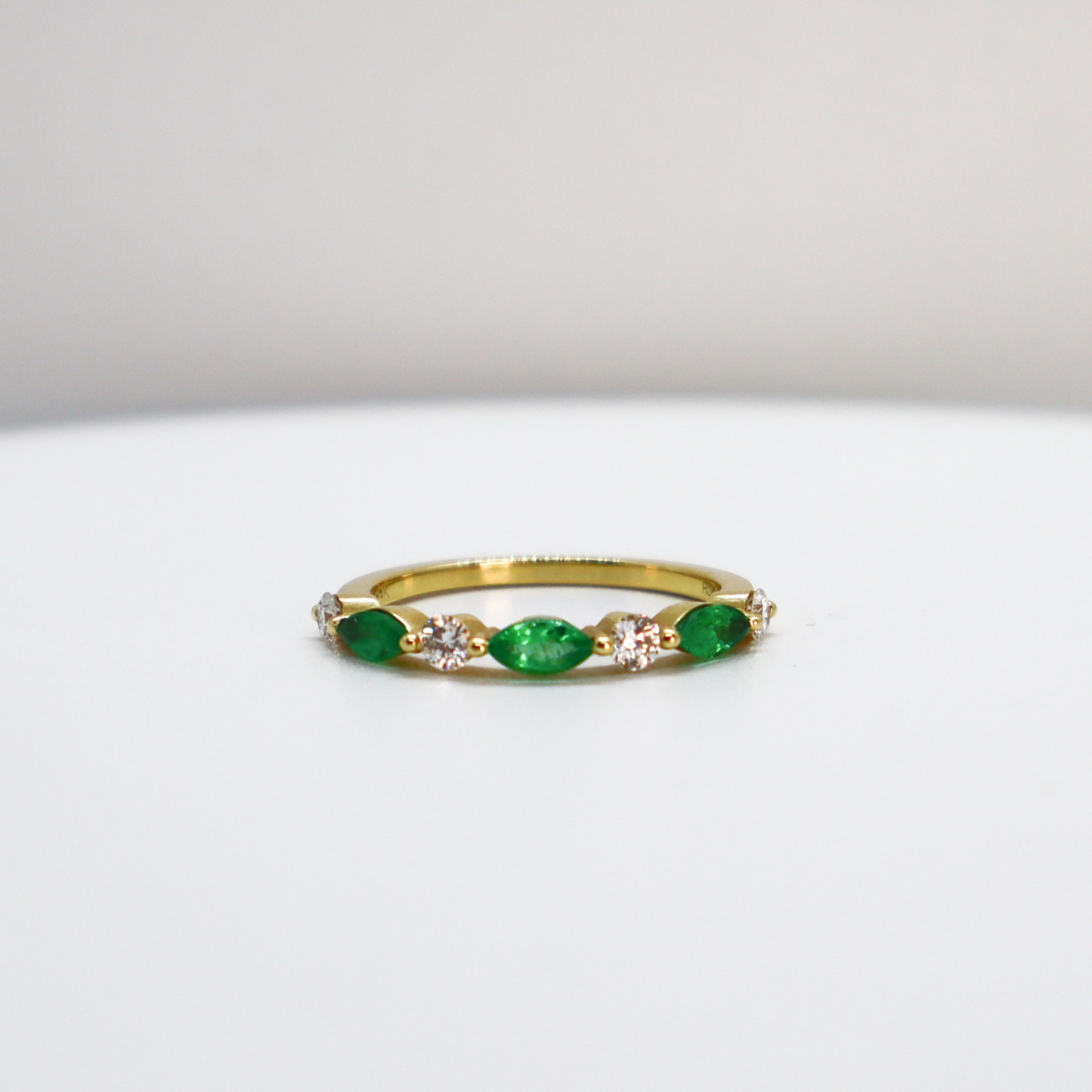 Anillo de Esmeraldas con Diamantes