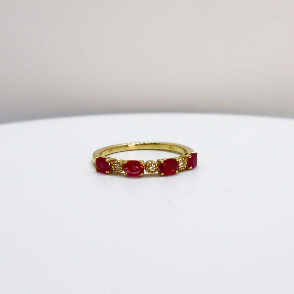 Anillo de Rubi con Diamantes