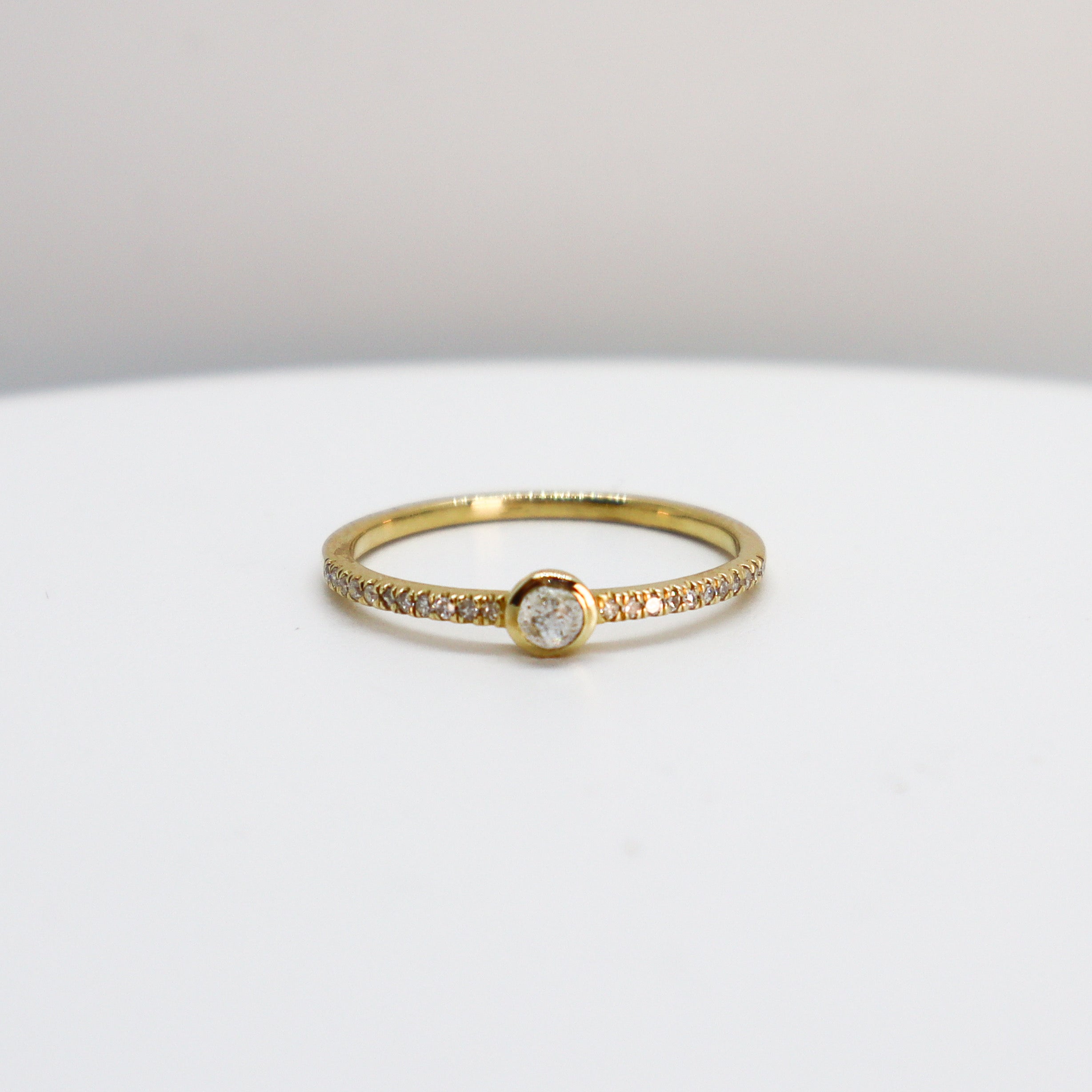 Anillo de Labradorita con Diamantes