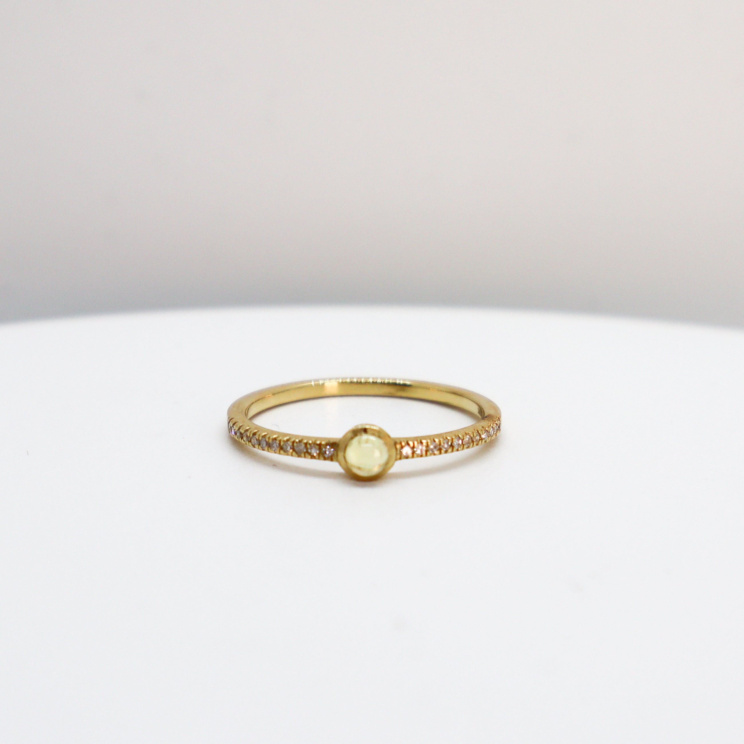 Anillo de Ópalo con Diamantes