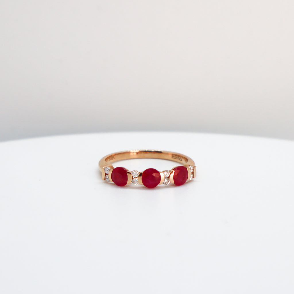 Anillo de Rubi con Diamantes