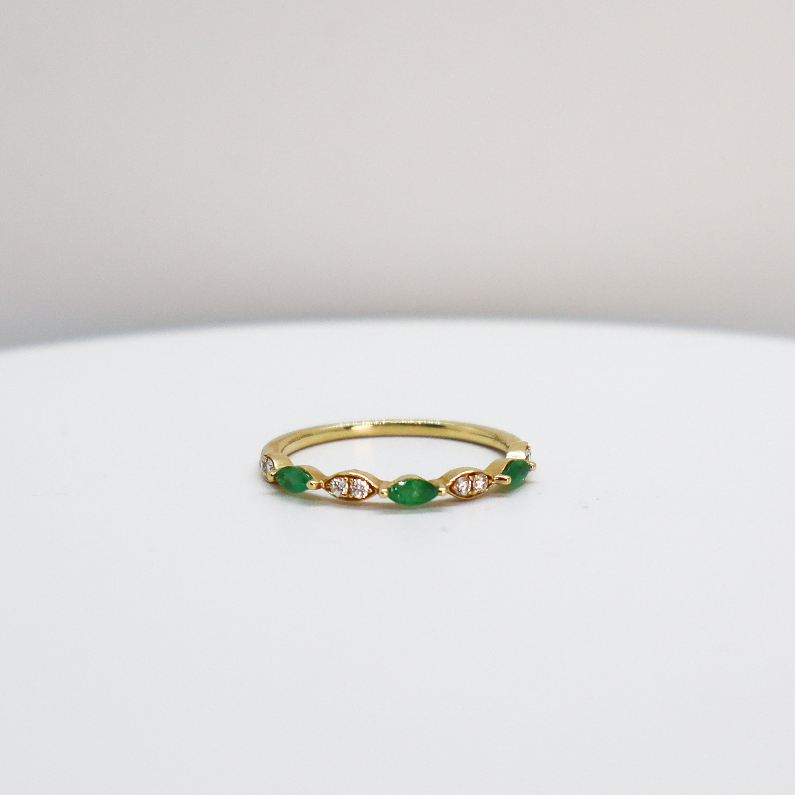 Anillo de Esmeraldas con Diamantes