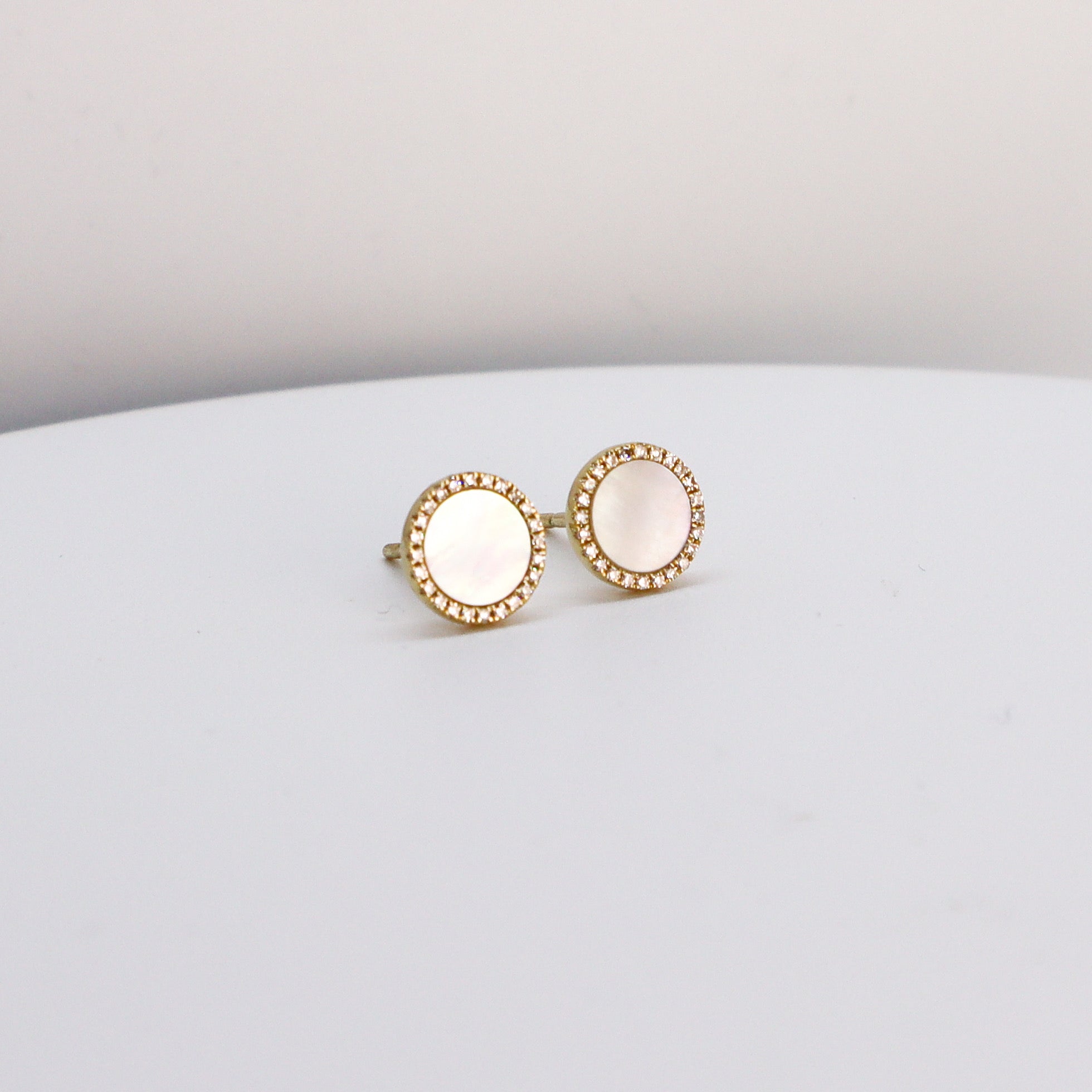 Aretes de Madre Perla con Diamantes