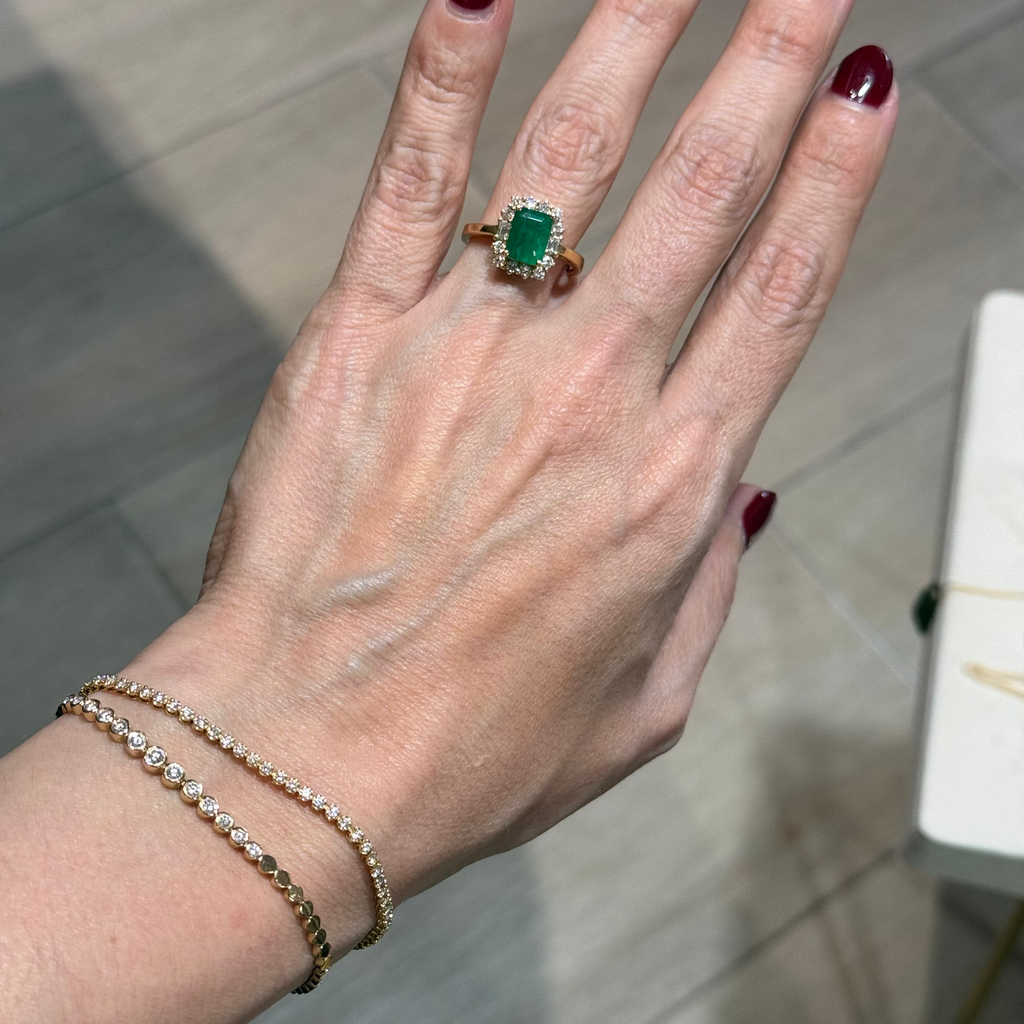 Anillo de Esmeralda con Diamantes