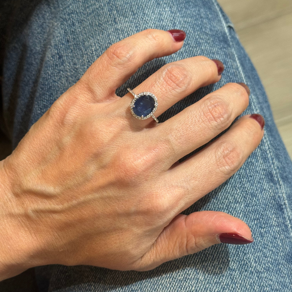 Anillo de Zafiro con Diamantes