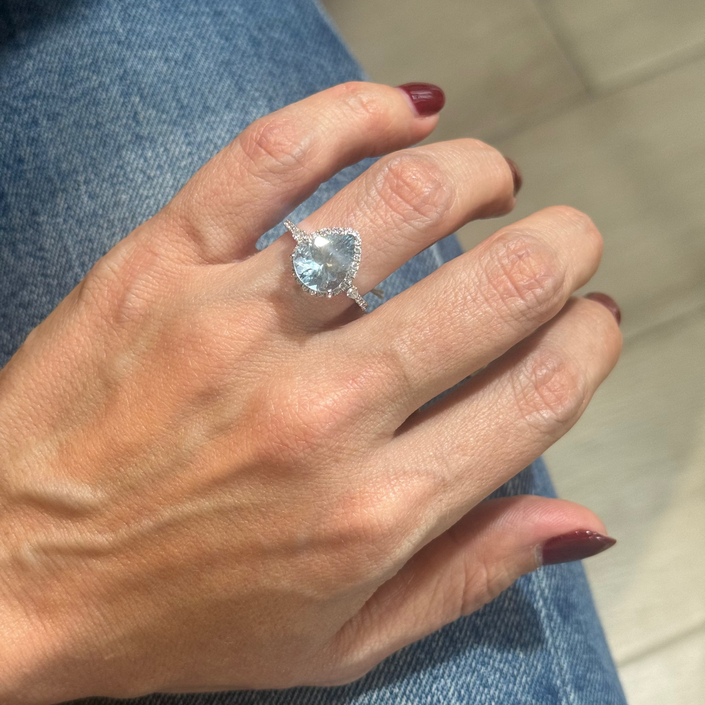 Anillo de Aguamarina con Diamantes