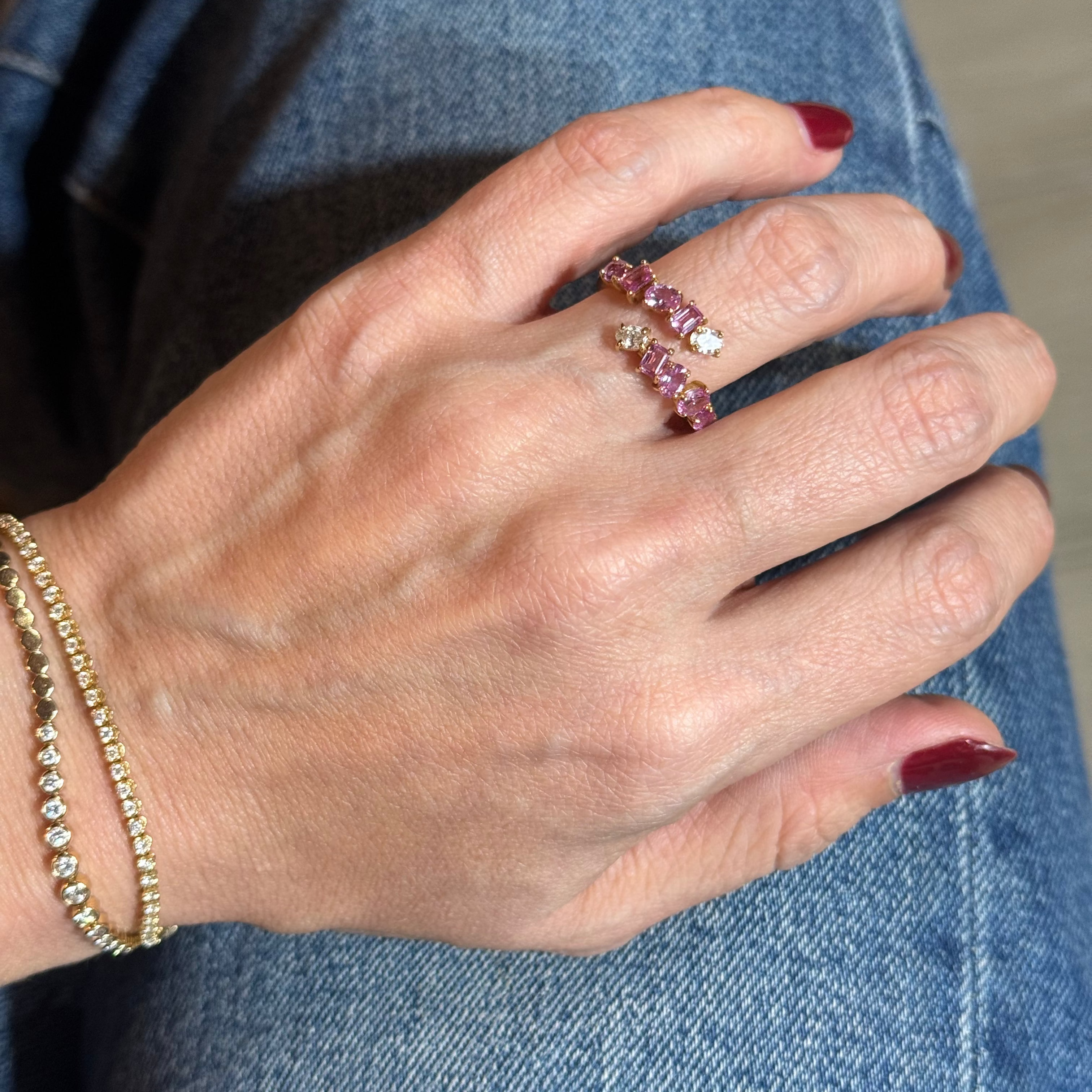 Anillo de Zafiros Rosas con Diamantes