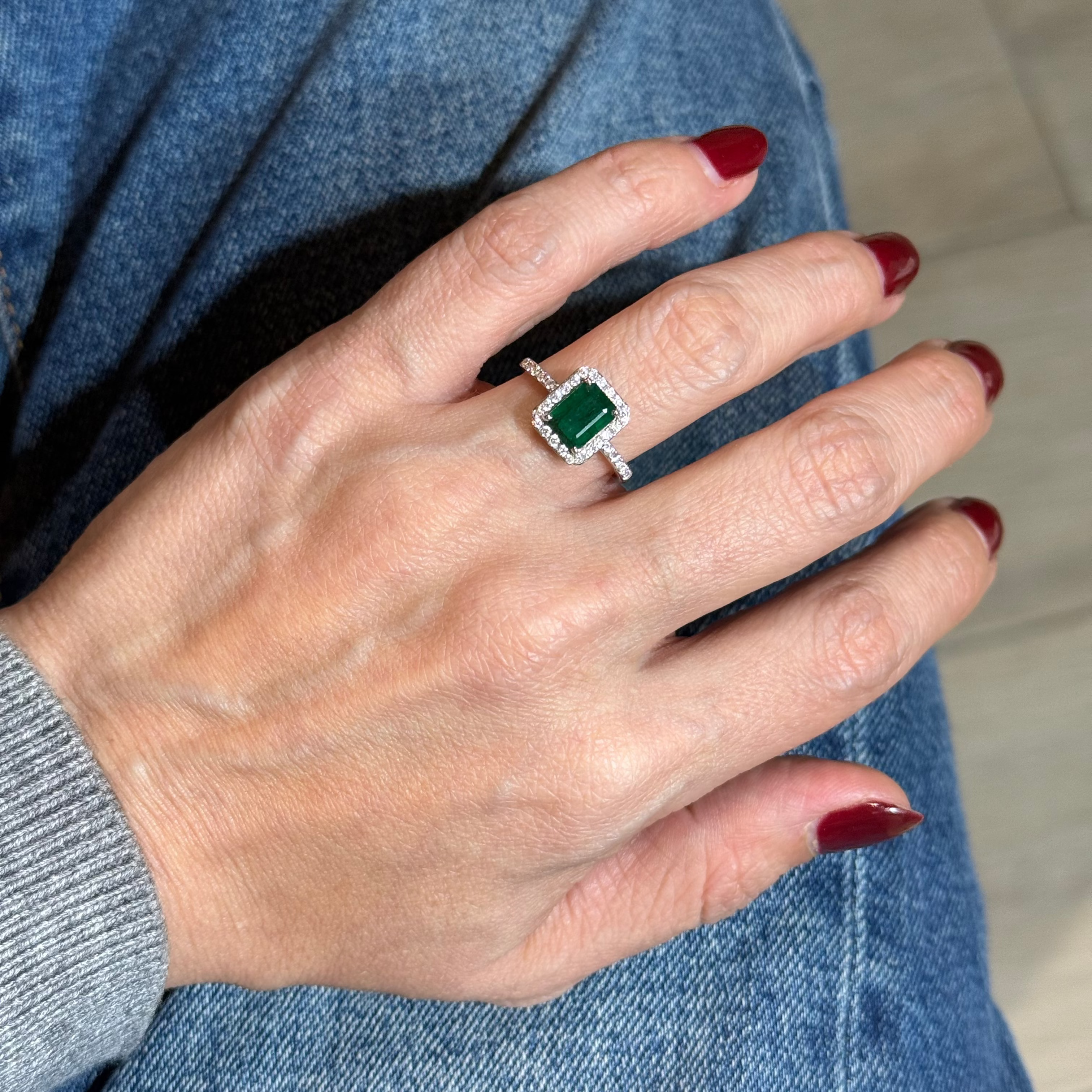 Anillo de Esmeralda con Diamantes