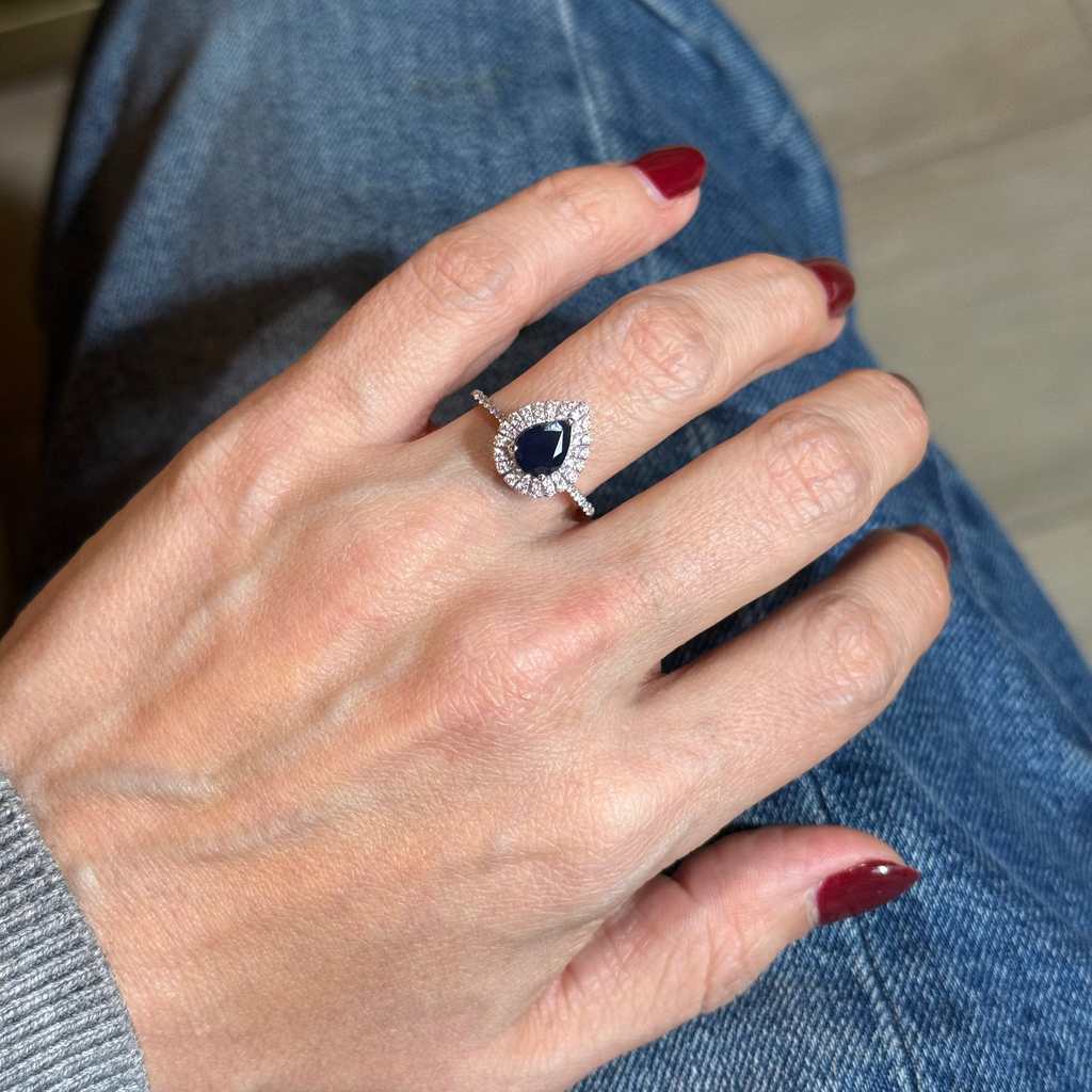 Anillo de Zafiro en Gota