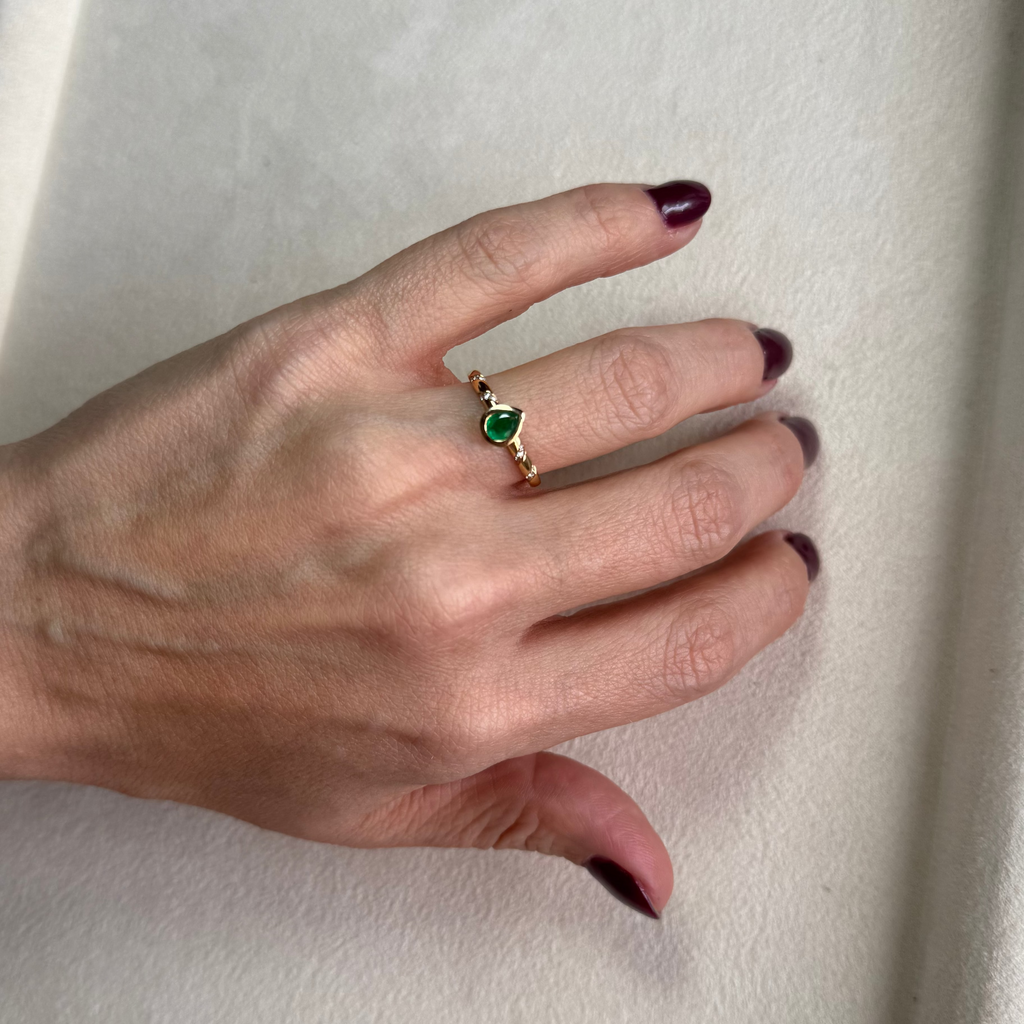 Anillo de Esmeralda en Gota