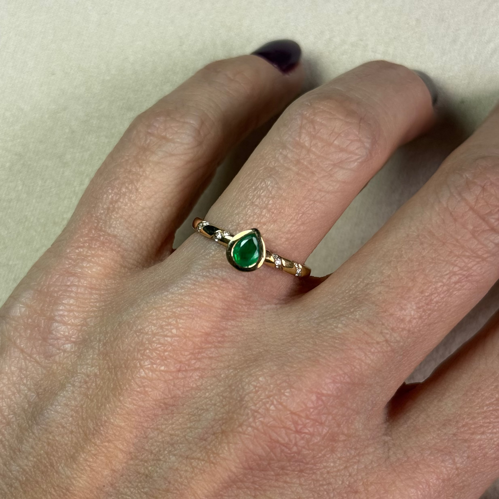 Anillo de Esmeralda en Gota