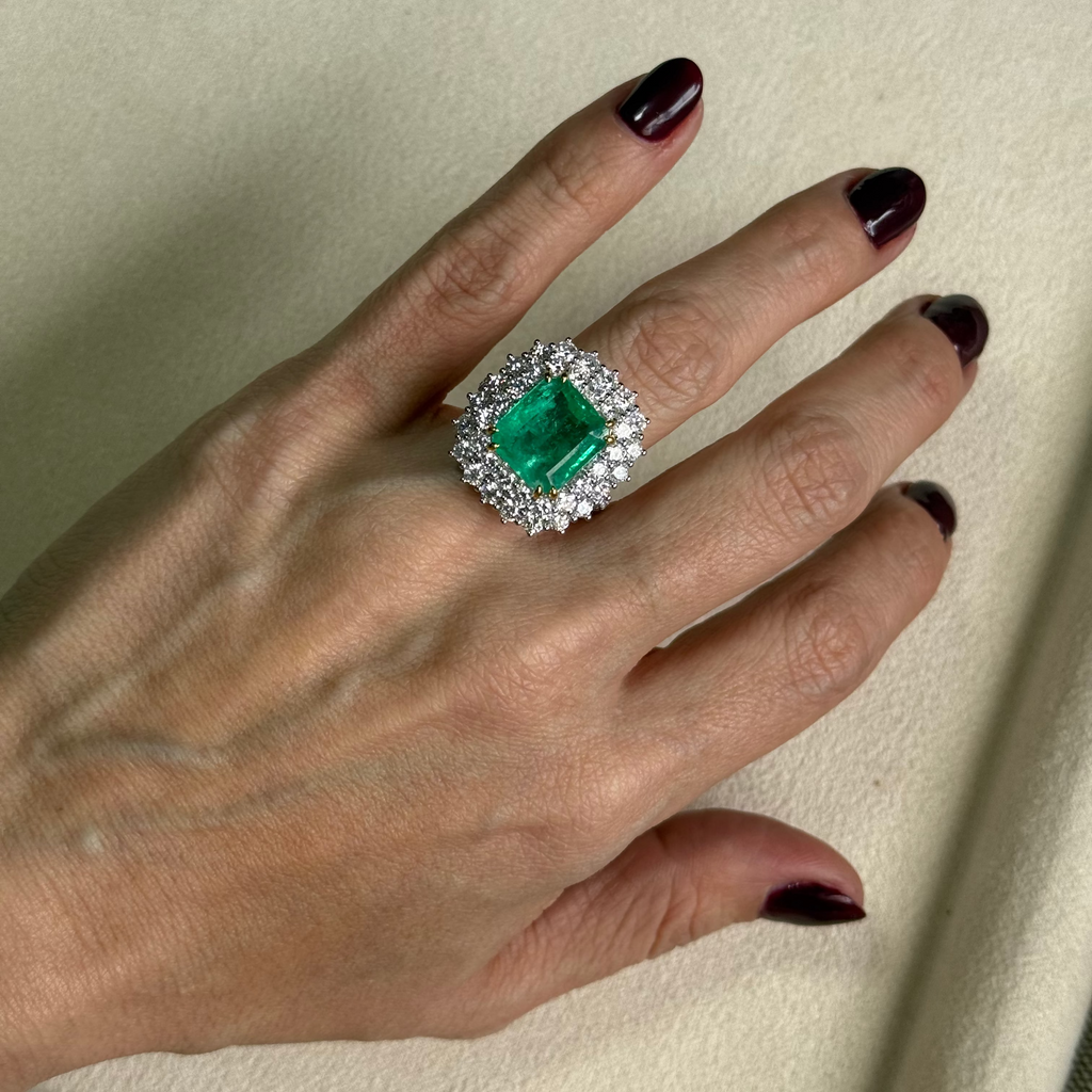 Anillo de Emeralda con Diamantes