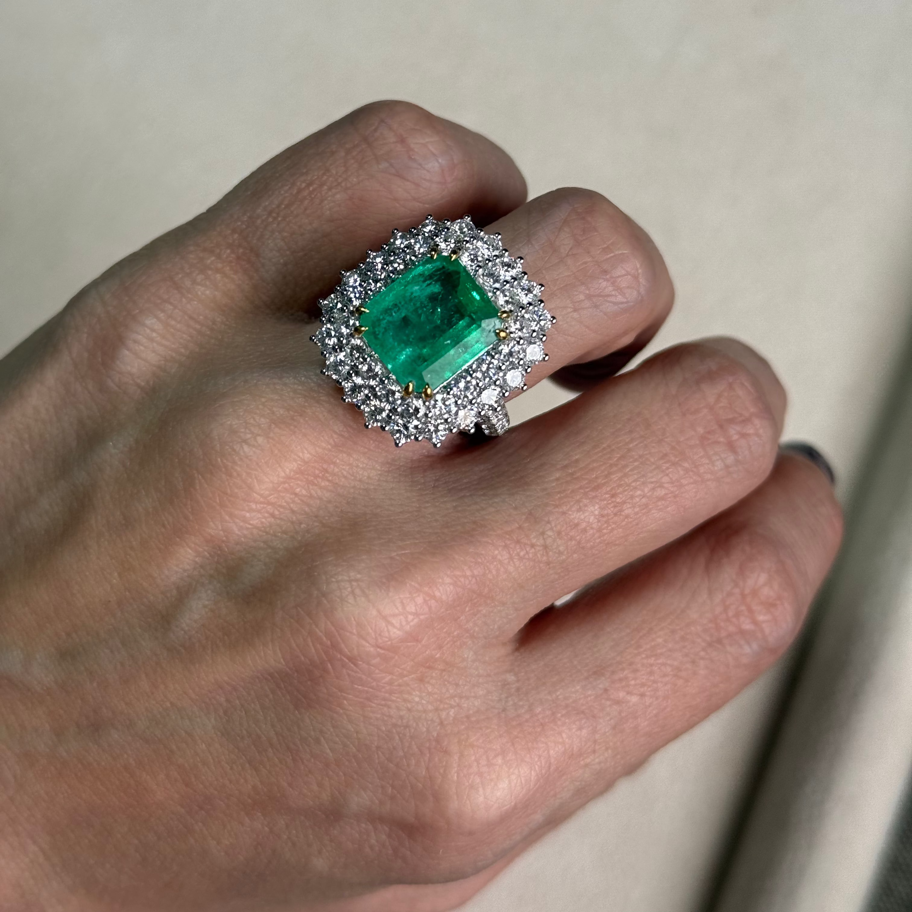 Anillo de Emeralda con Diamantes