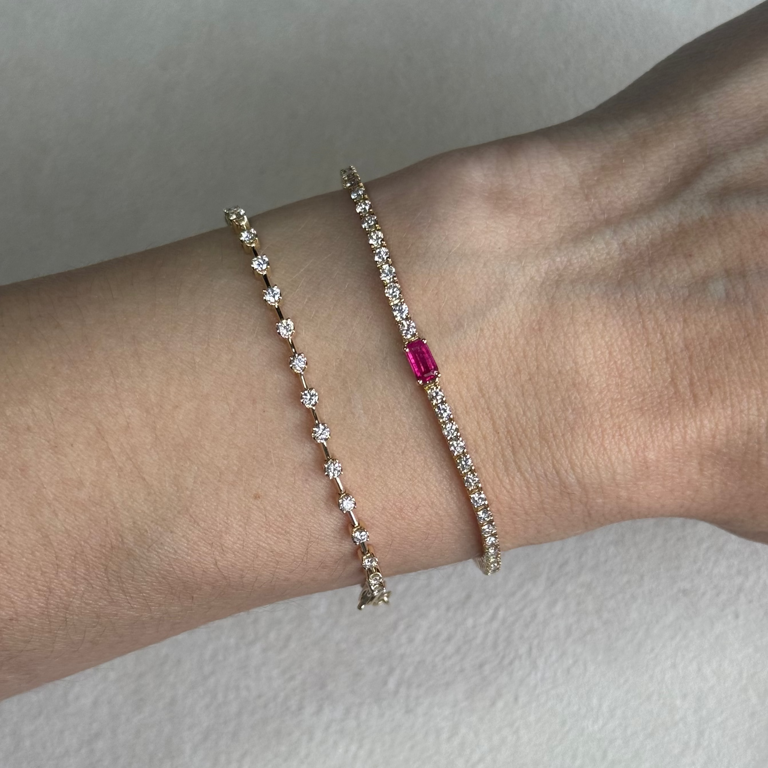 Pulsera de Diamantes con Rubí