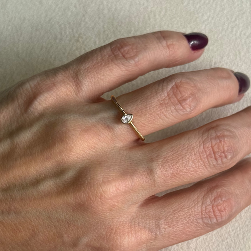 Anillo con Diamante Corte Pera