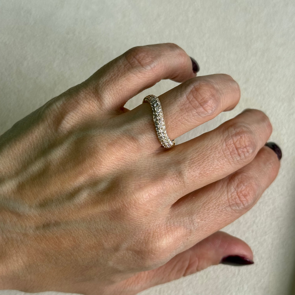 Wave Ring con Diamantes