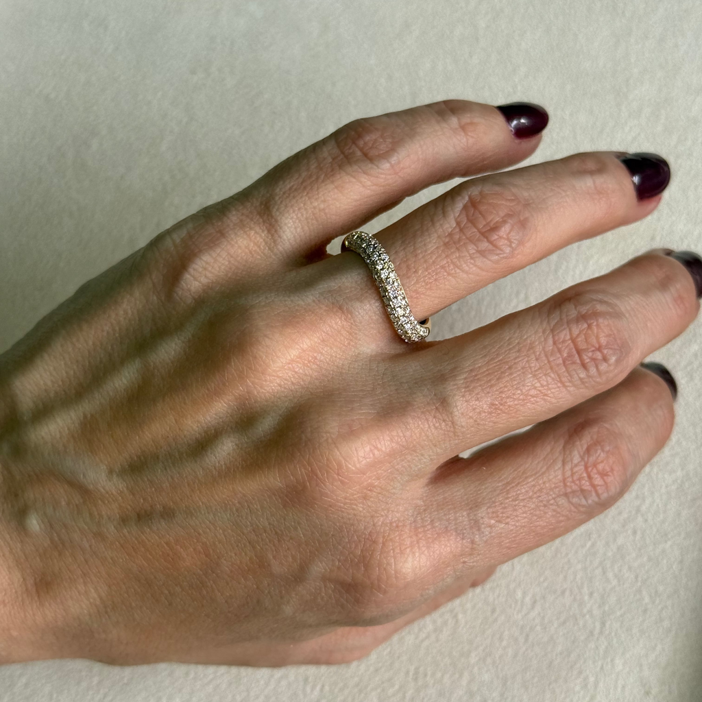 Wave Ring con Diamantes