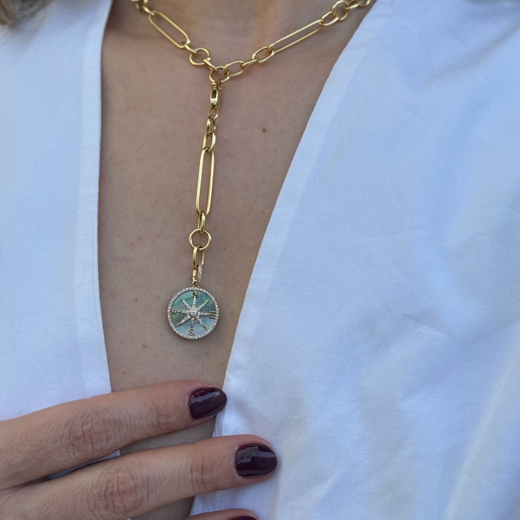 Charm de Compás con Madre Perla y Diamantes