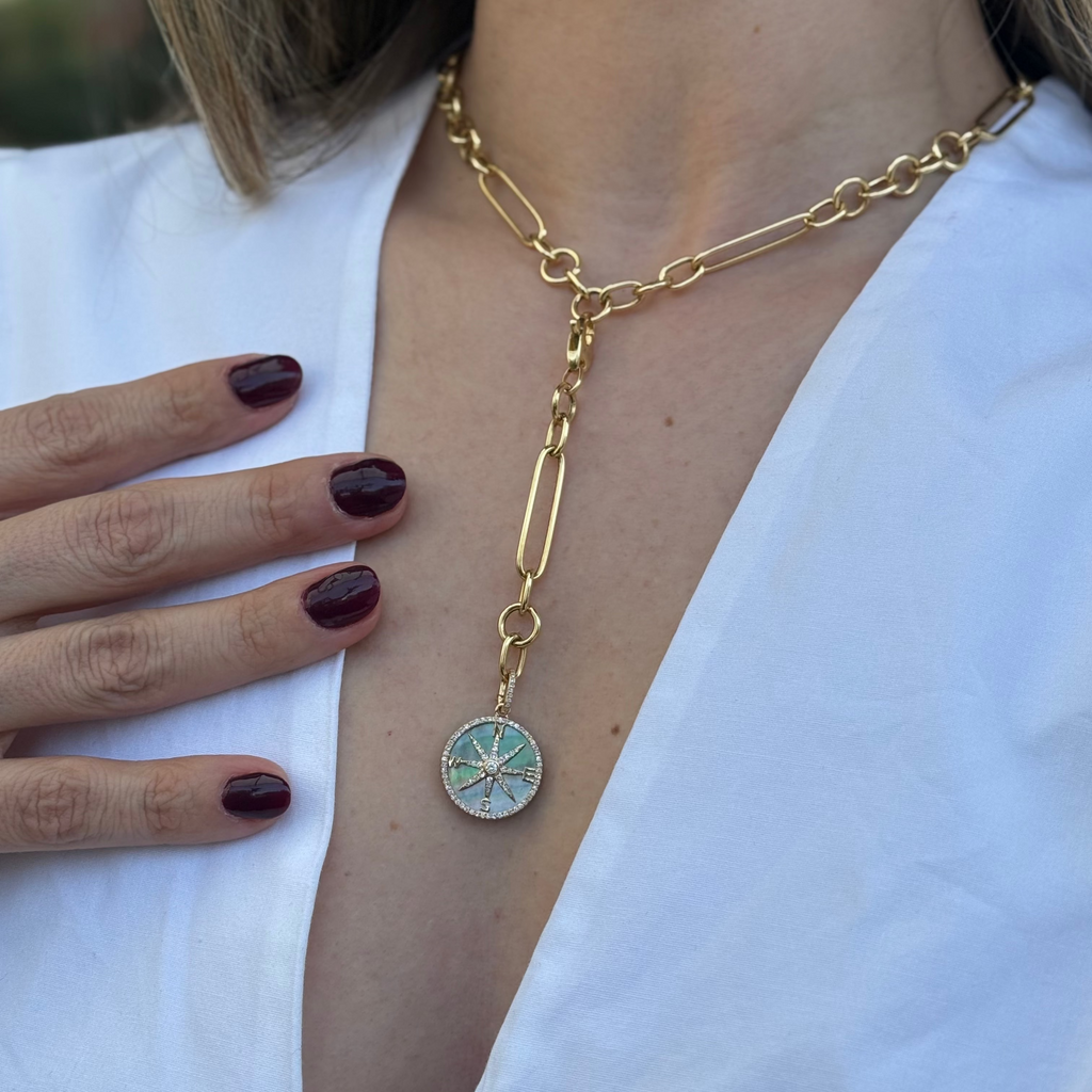Charm de Compás con Madre Perla y Diamantes