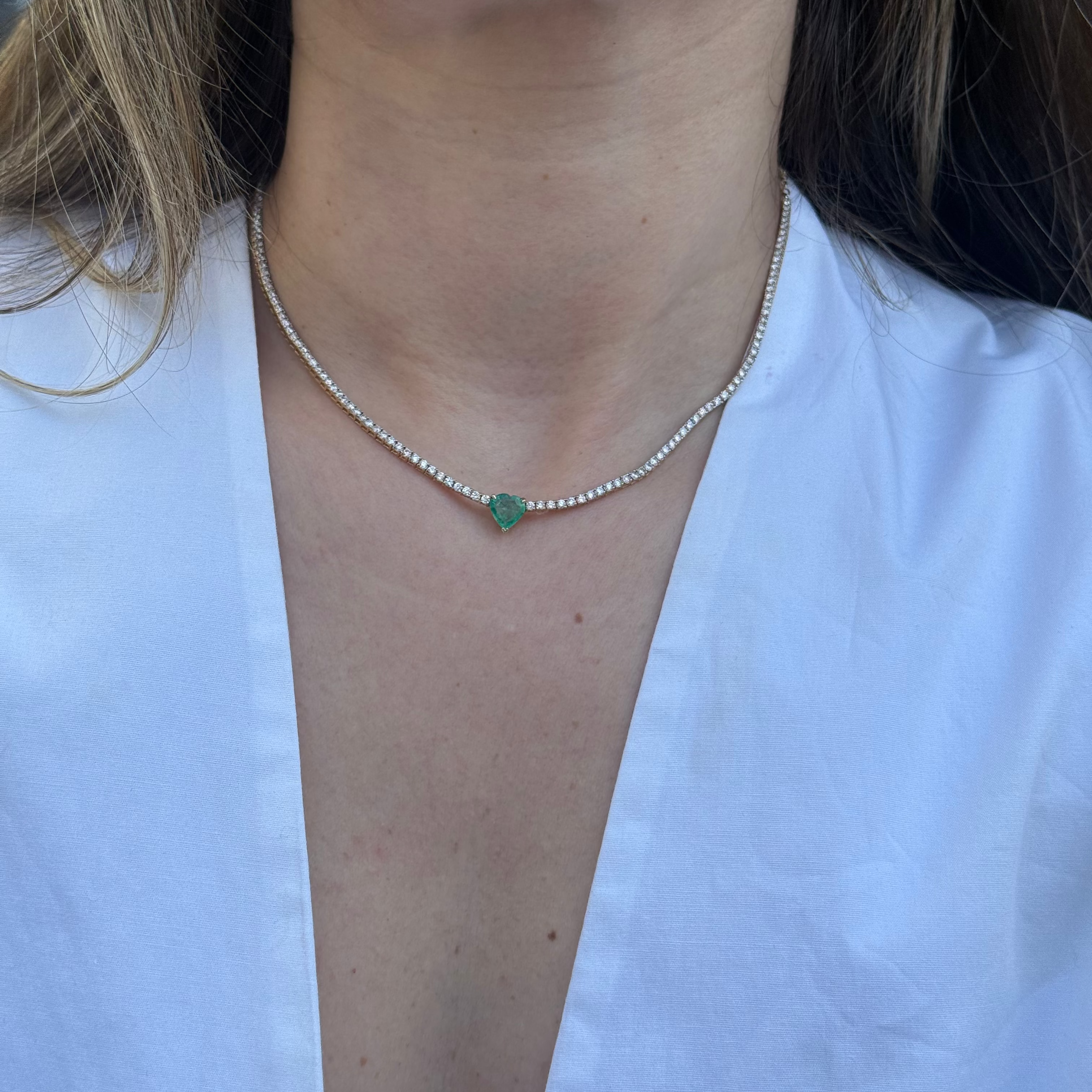 Tennis Necklace con Esmeralda en Corte Corazón