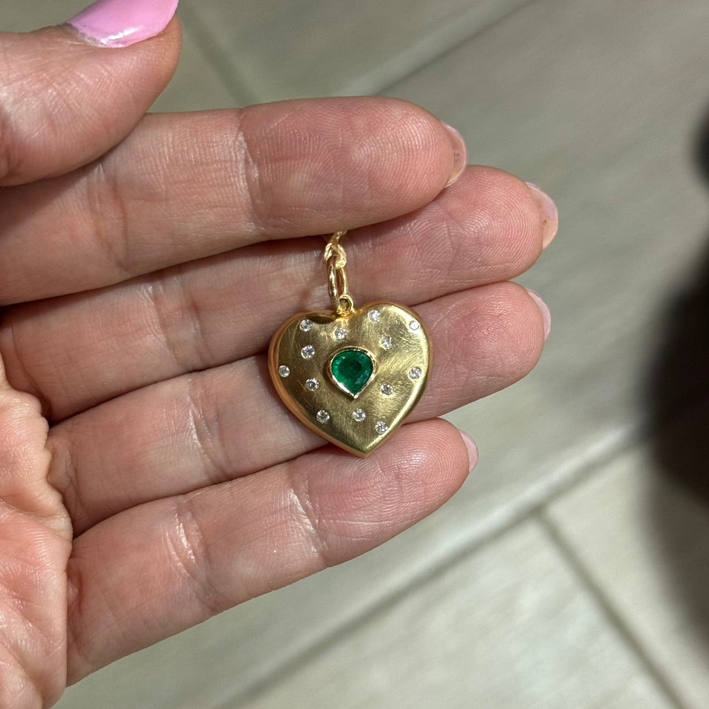 Charm de Corazon con Diamantes y Esmeralda