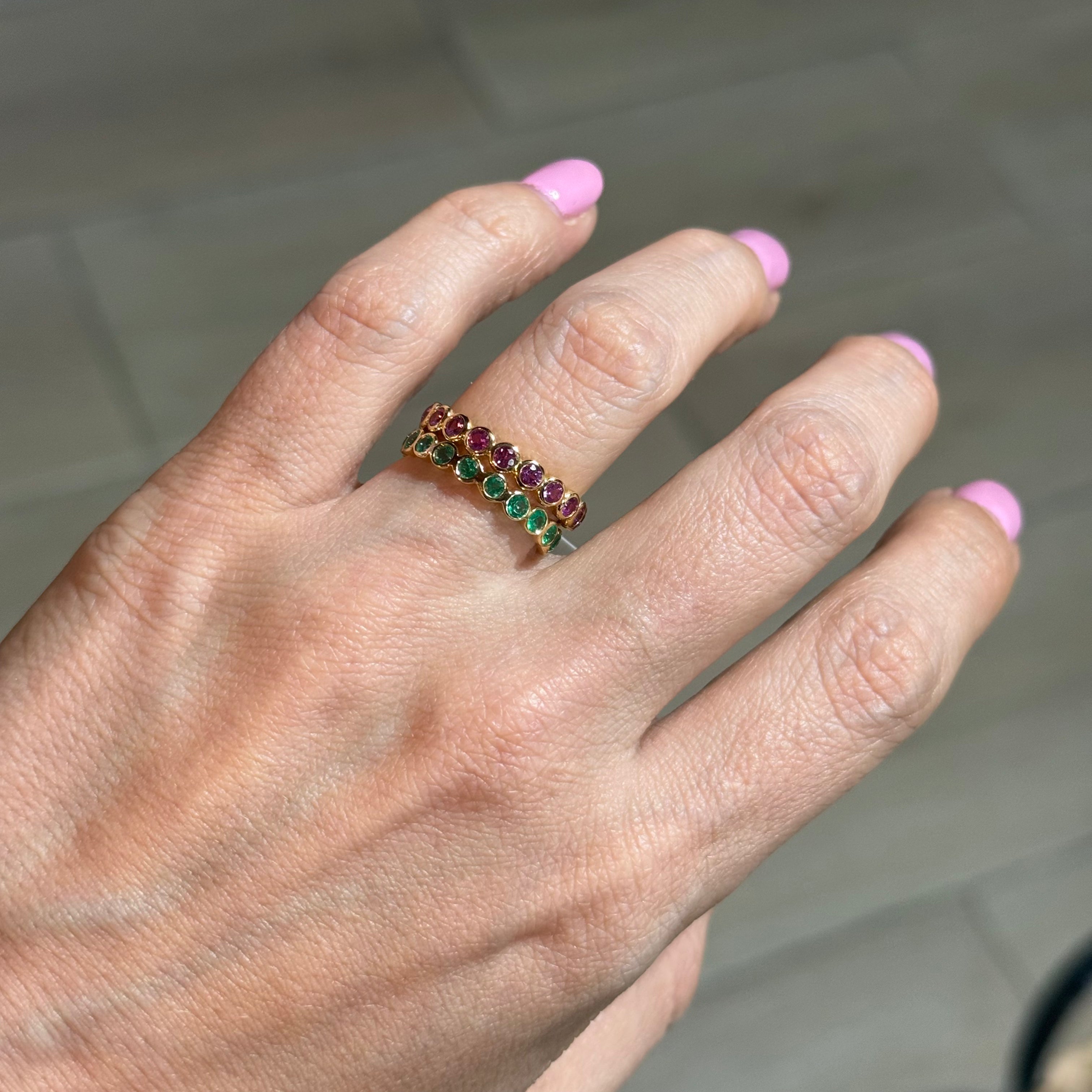 Anillo Eternity de Zafiro Rosa Bezel Setting