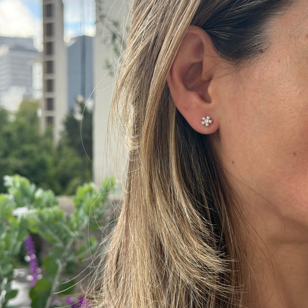 Studs de Flor con Perlas y Diamantes