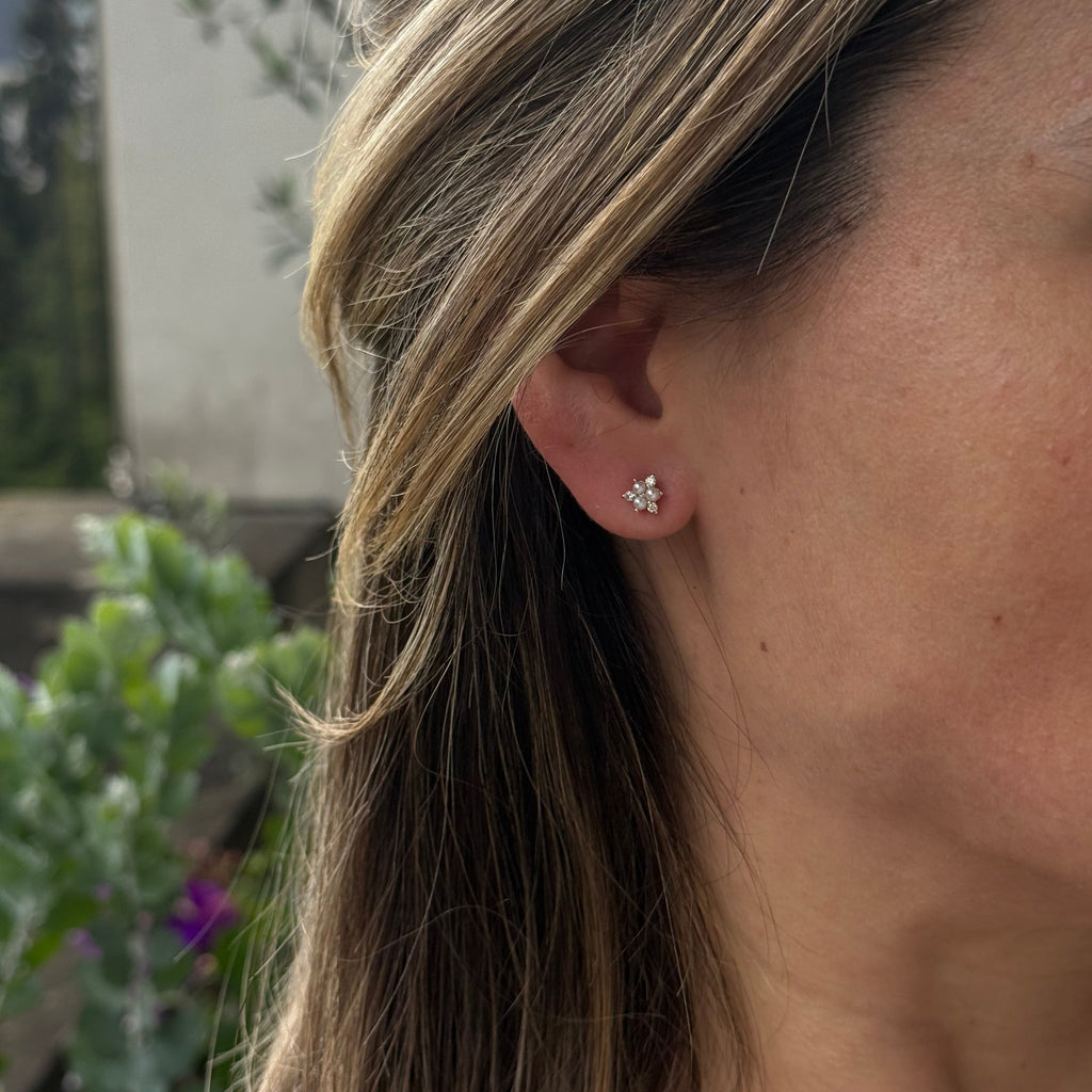 Studs de Perlas con Diamantes