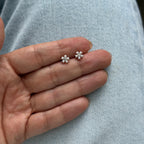 Studs de Flor con Perlas y Diamantes