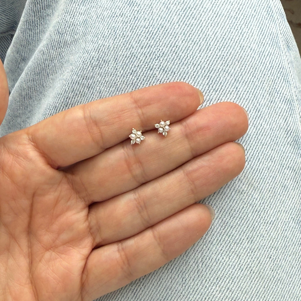 Studs de Perlas con Diamantes