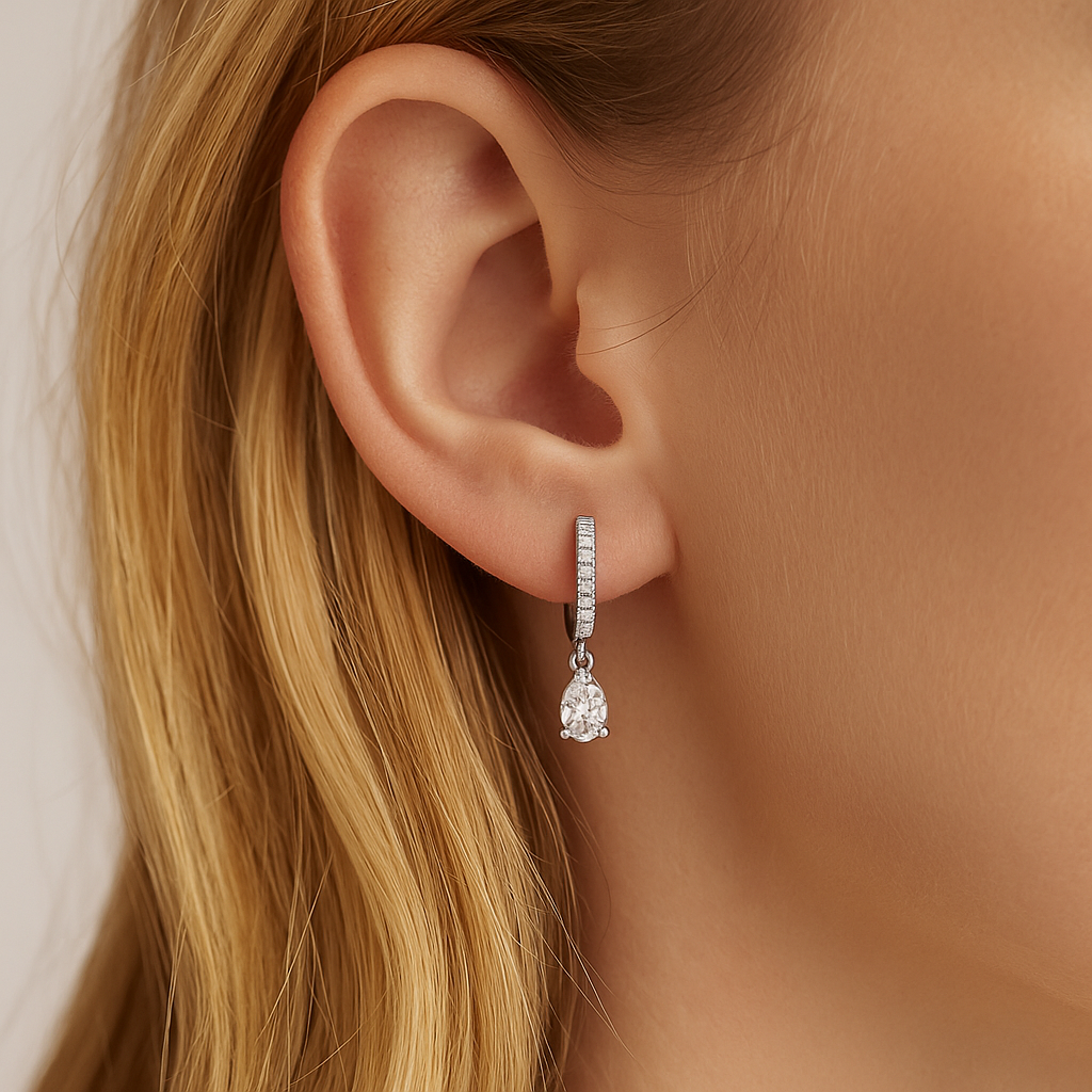 Huggies de Diamantes con Diamante en Pera Colgando