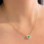 Collar con Dije de Esmeralda y Baguettes